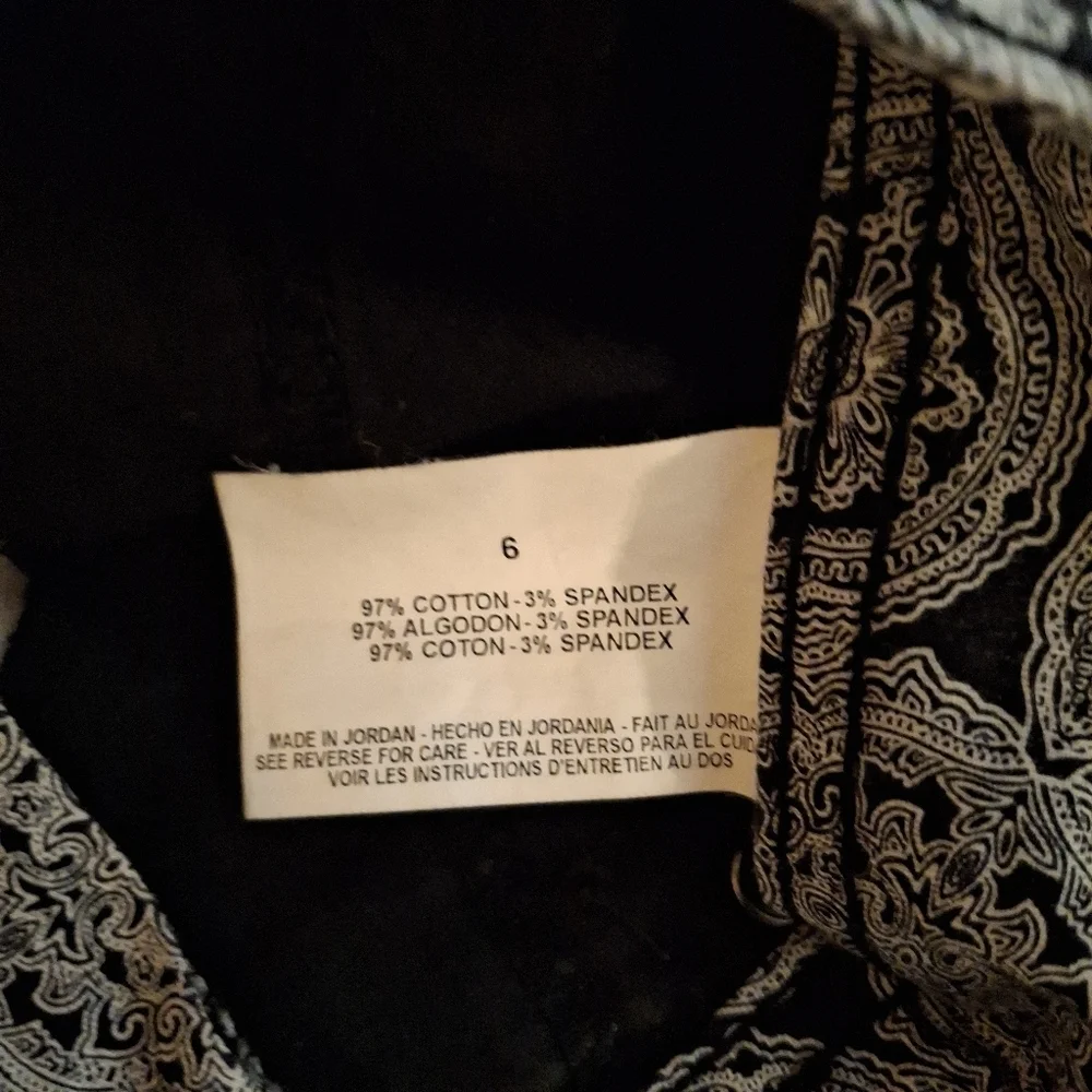 Bandolino Blu Women's Stylish Black And White Paisley Patterned Cropped Pants